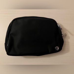 NWT Lululemon Everywhere Belt Bag Black LARGE Size